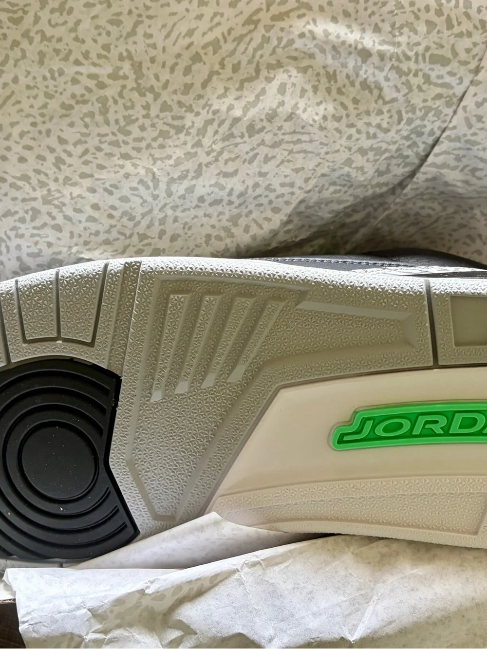 Air Jordan 3 Retro Green Glow Men’s 11.5 New